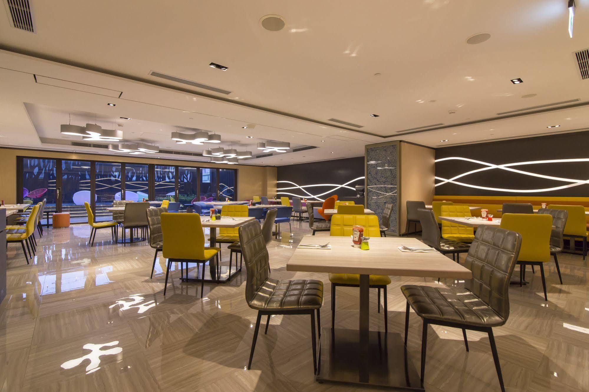Отель Aloft Taipei Beitou Экстерьер фото